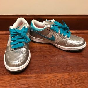 Nike 6.0 Dunk Low Sneakers in Silver & Teal